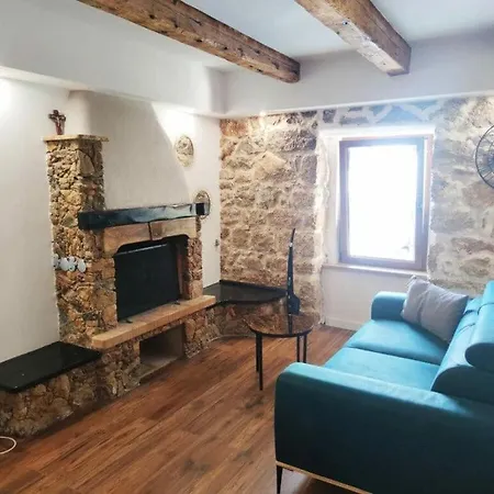 Mia Comfortable فيلة *